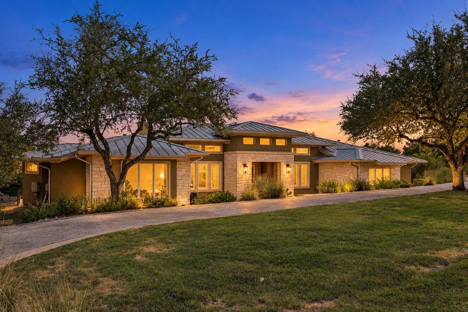 3801 Peak Lookout Dr — photo 1