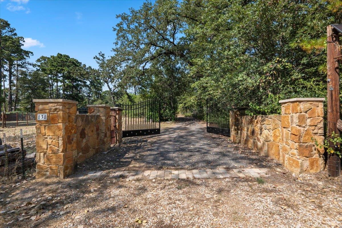 138 Forest Ln — photo 1