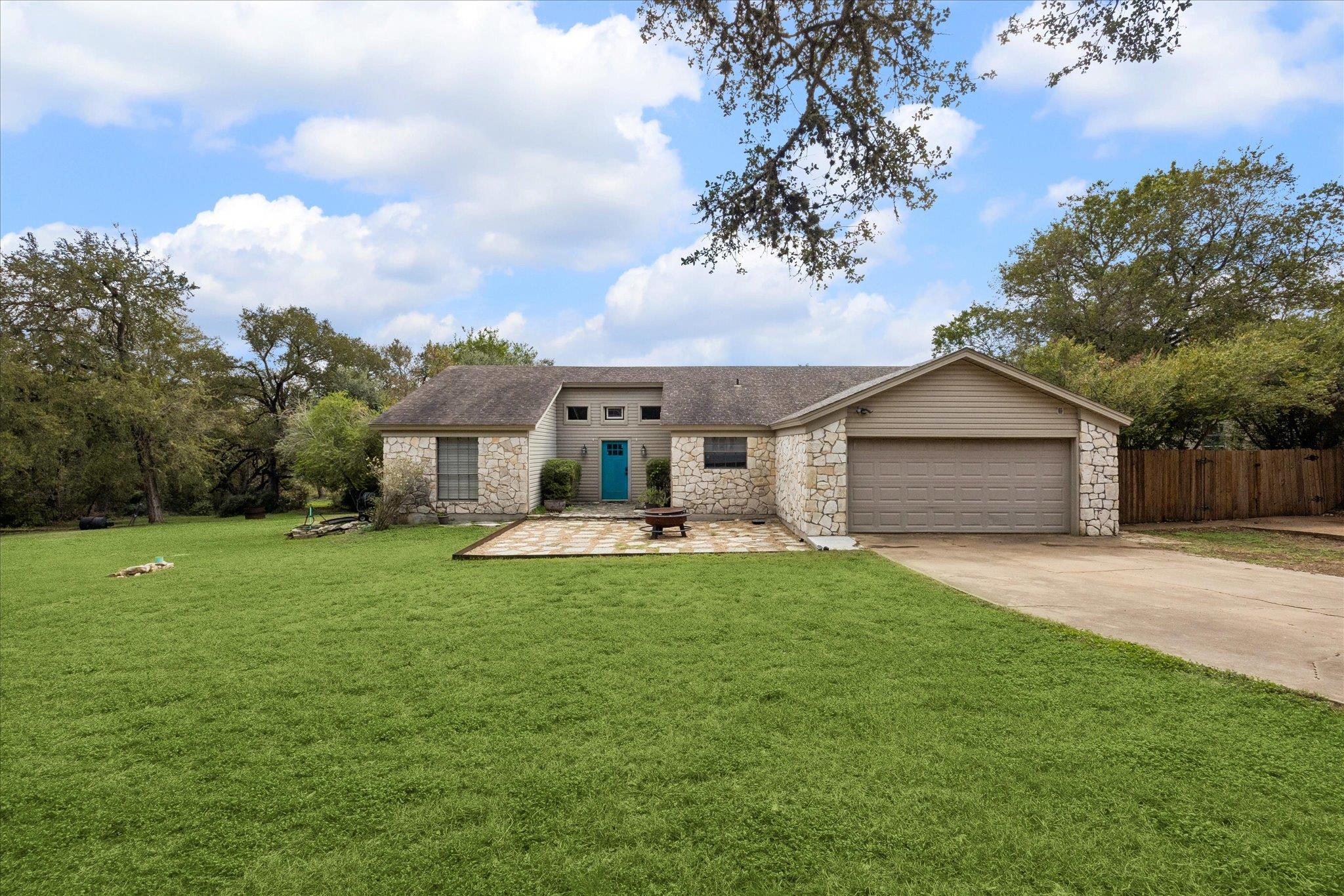 2307 Sparrow Dr — photo 1
