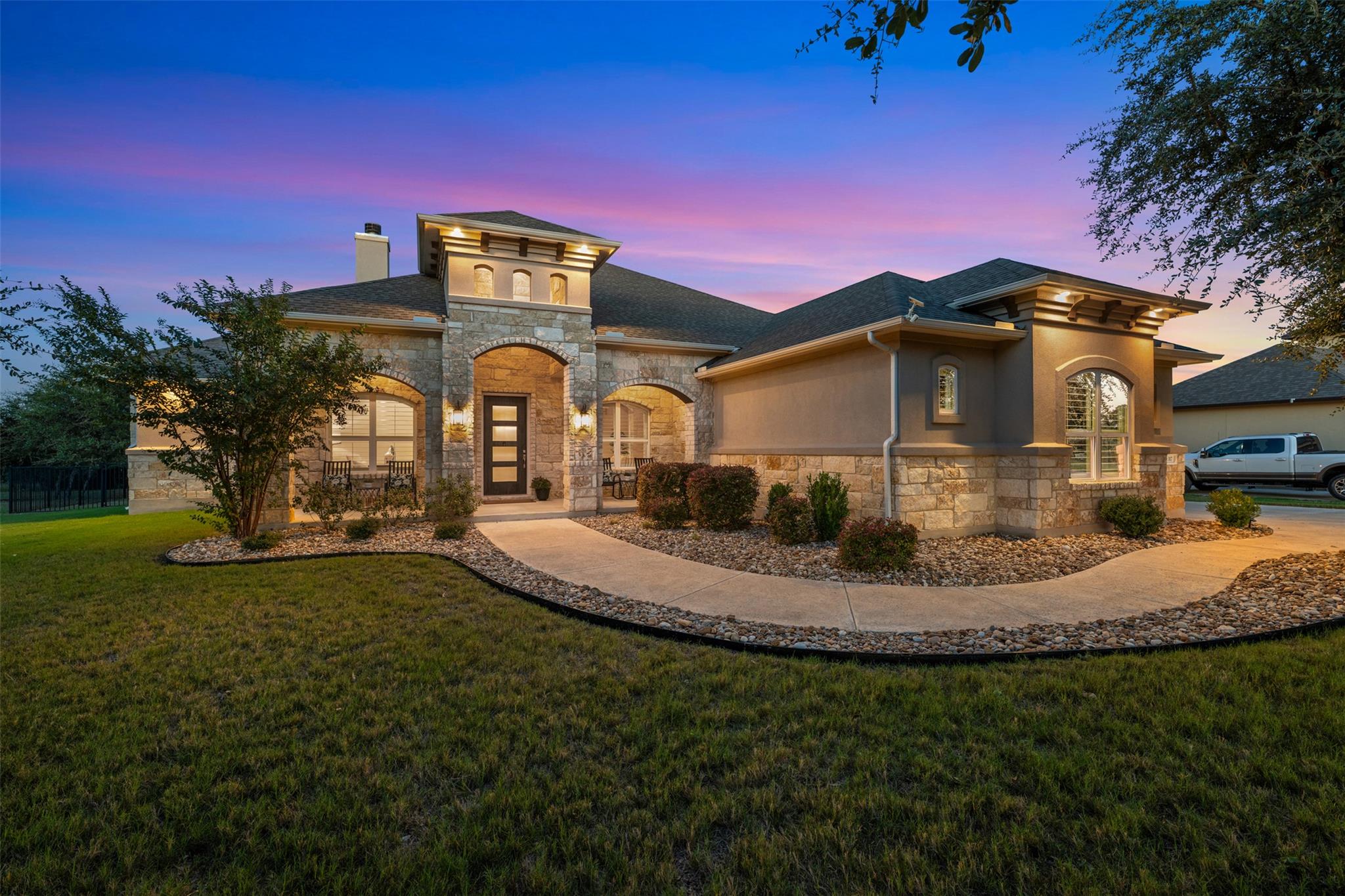 317 Houston Loop — photo 1