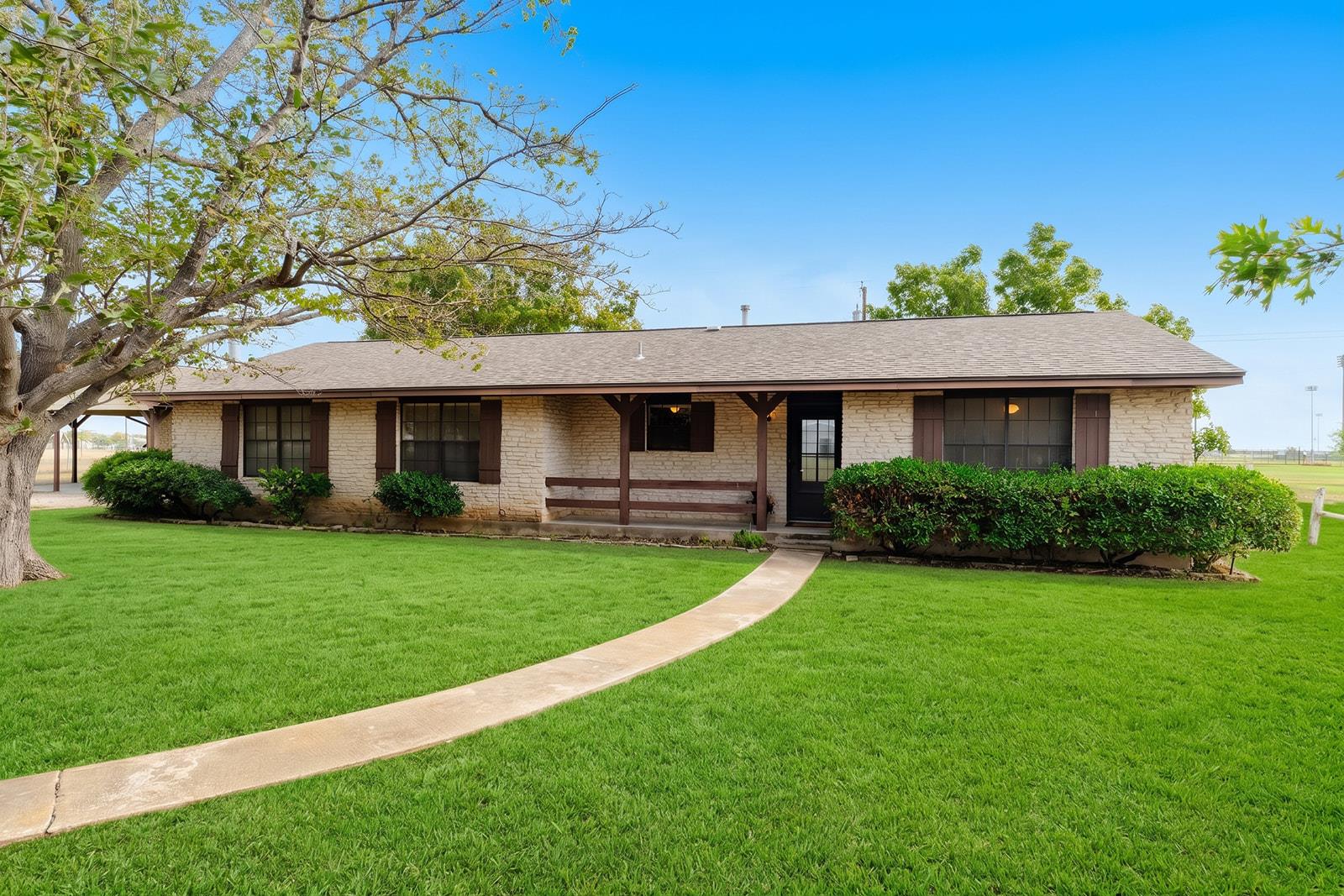 15 Brenda Ln — photo 1