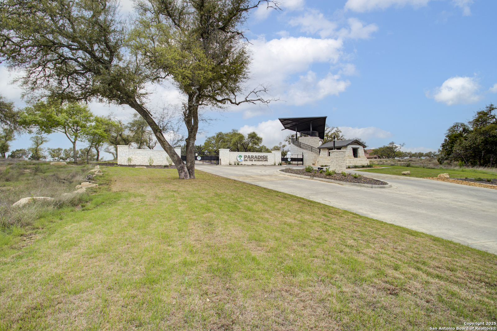 1782 Paradise Parkway — photo 1