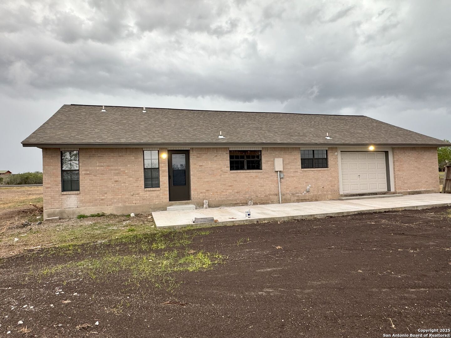 136 Lakeview Trace — photo 1