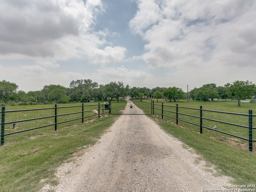 6840 Loop 1604 — photo 1