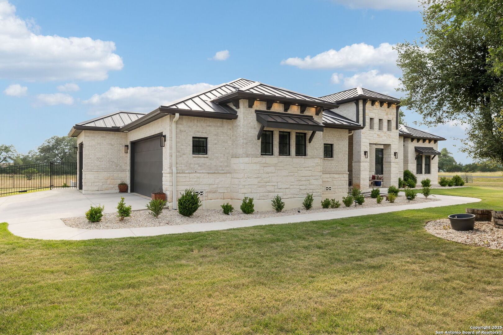 406 Arthur Ct — photo 1