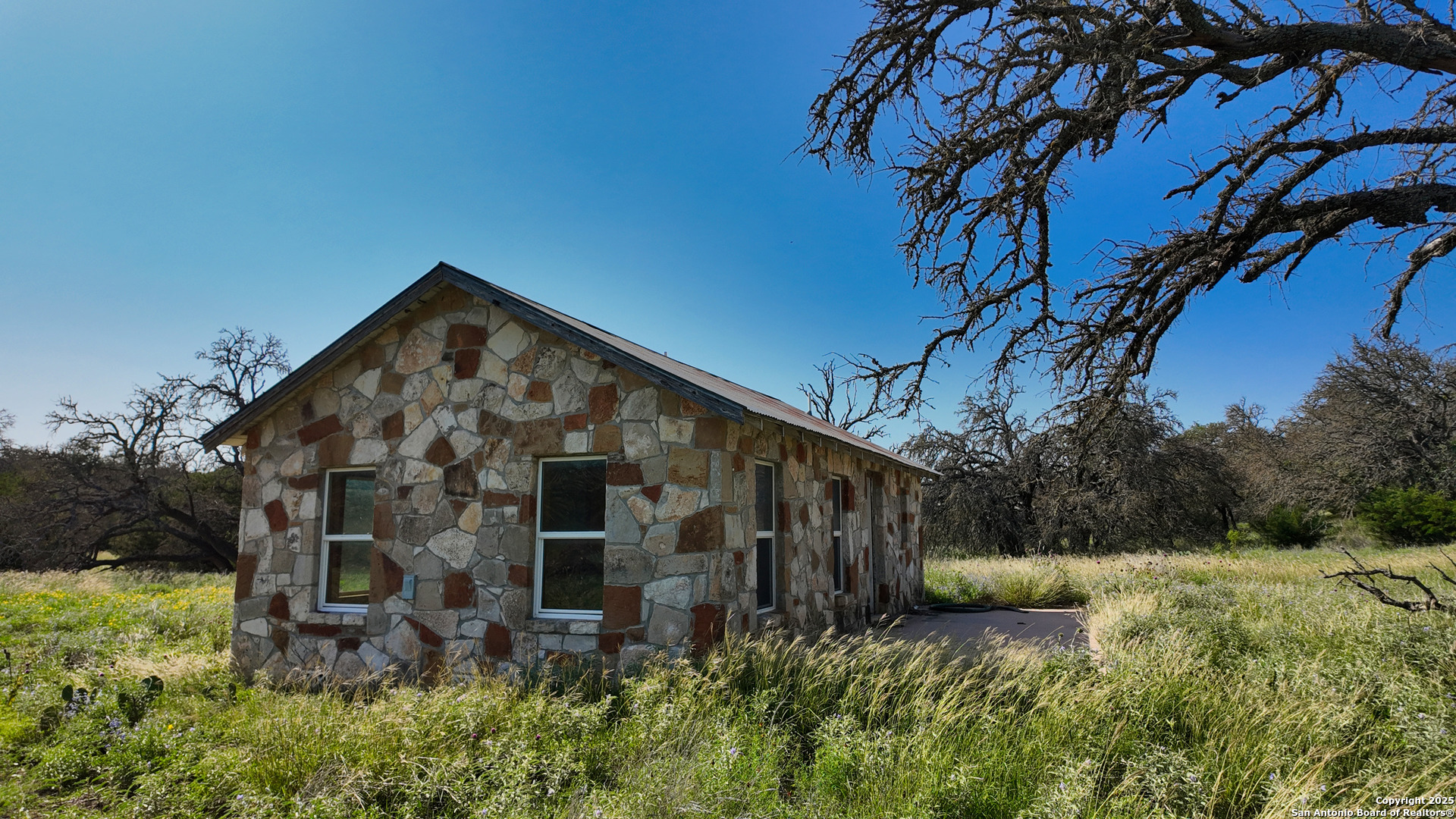 857 Dallas-Josie — photo 1