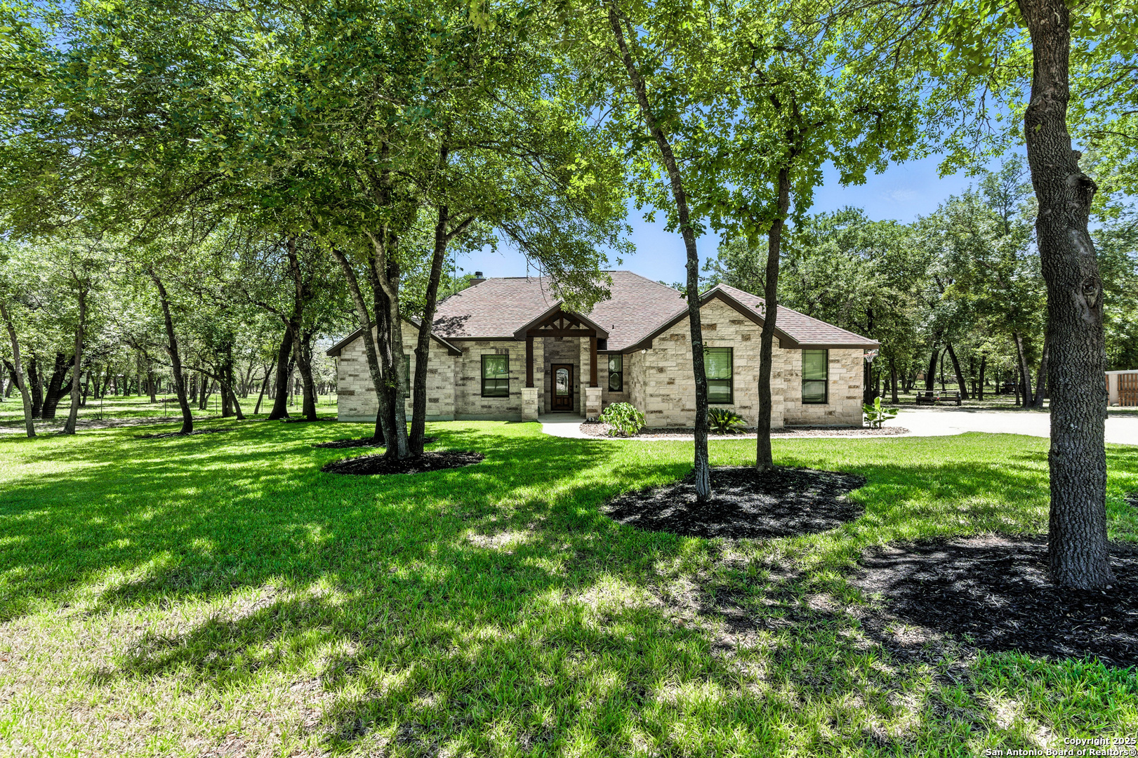 309 Hickory Trail — photo 1