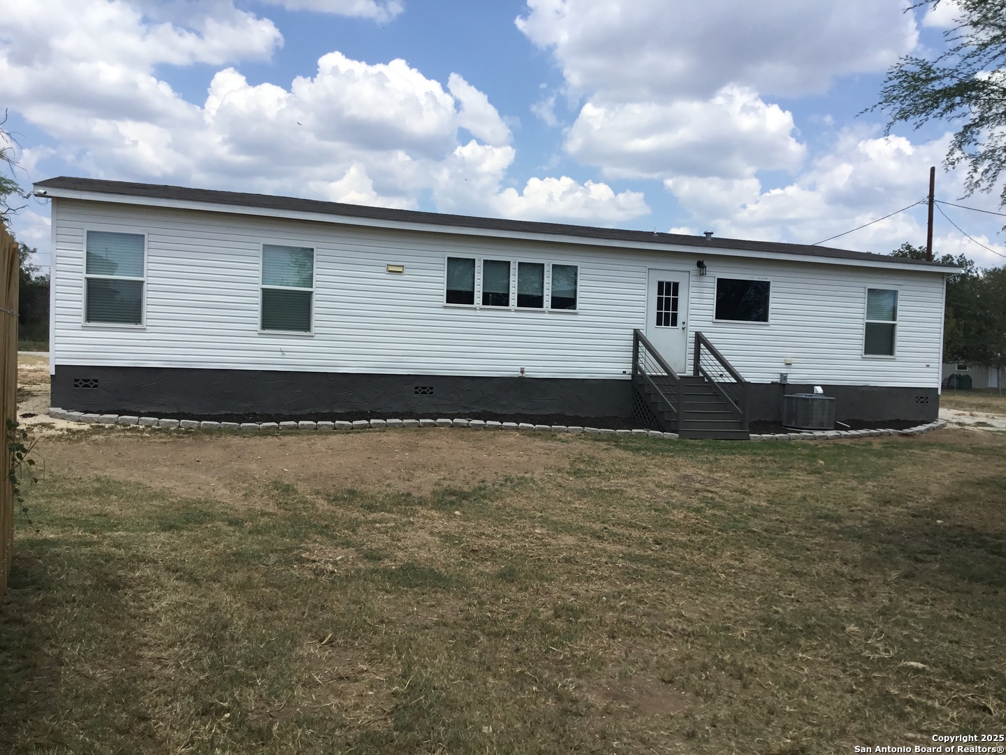 680 SE Front Ave — photo 1