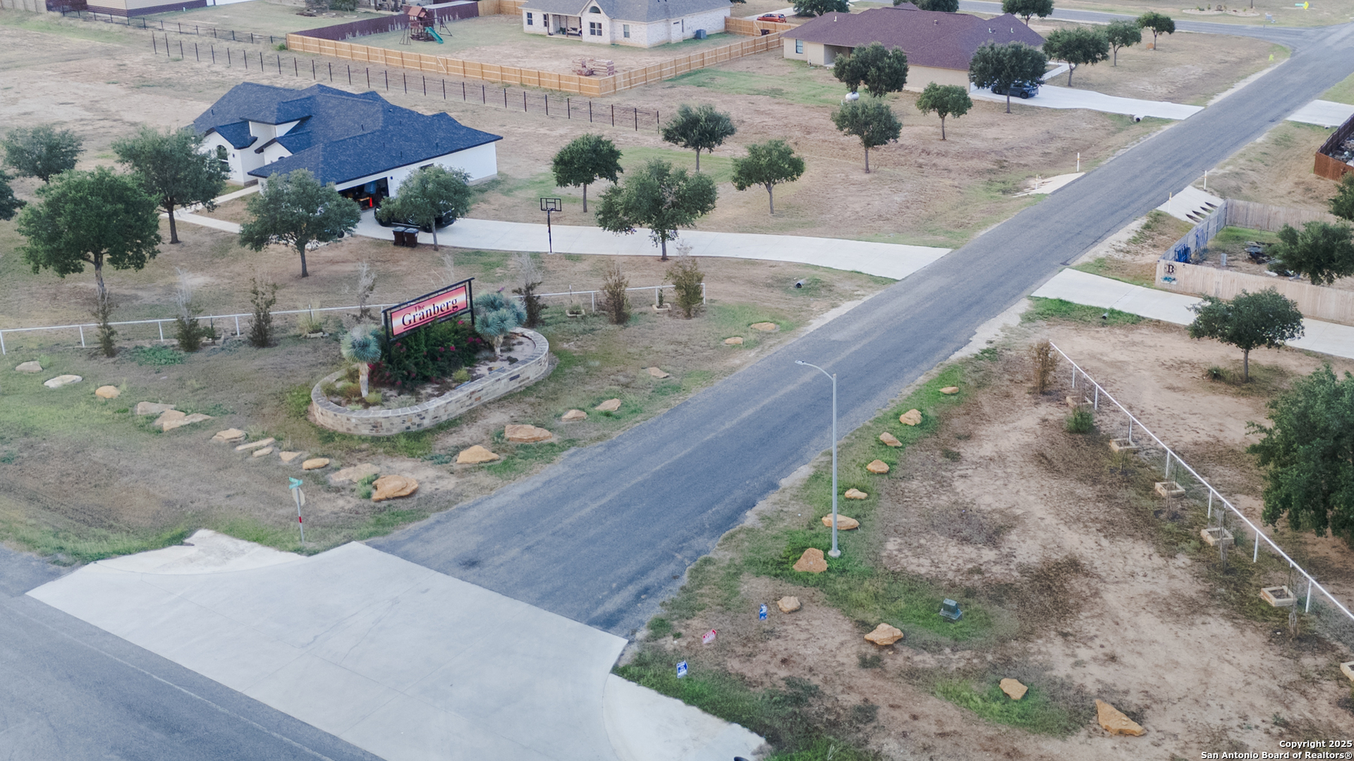 193 E Medium Meadow Dr — photo 1