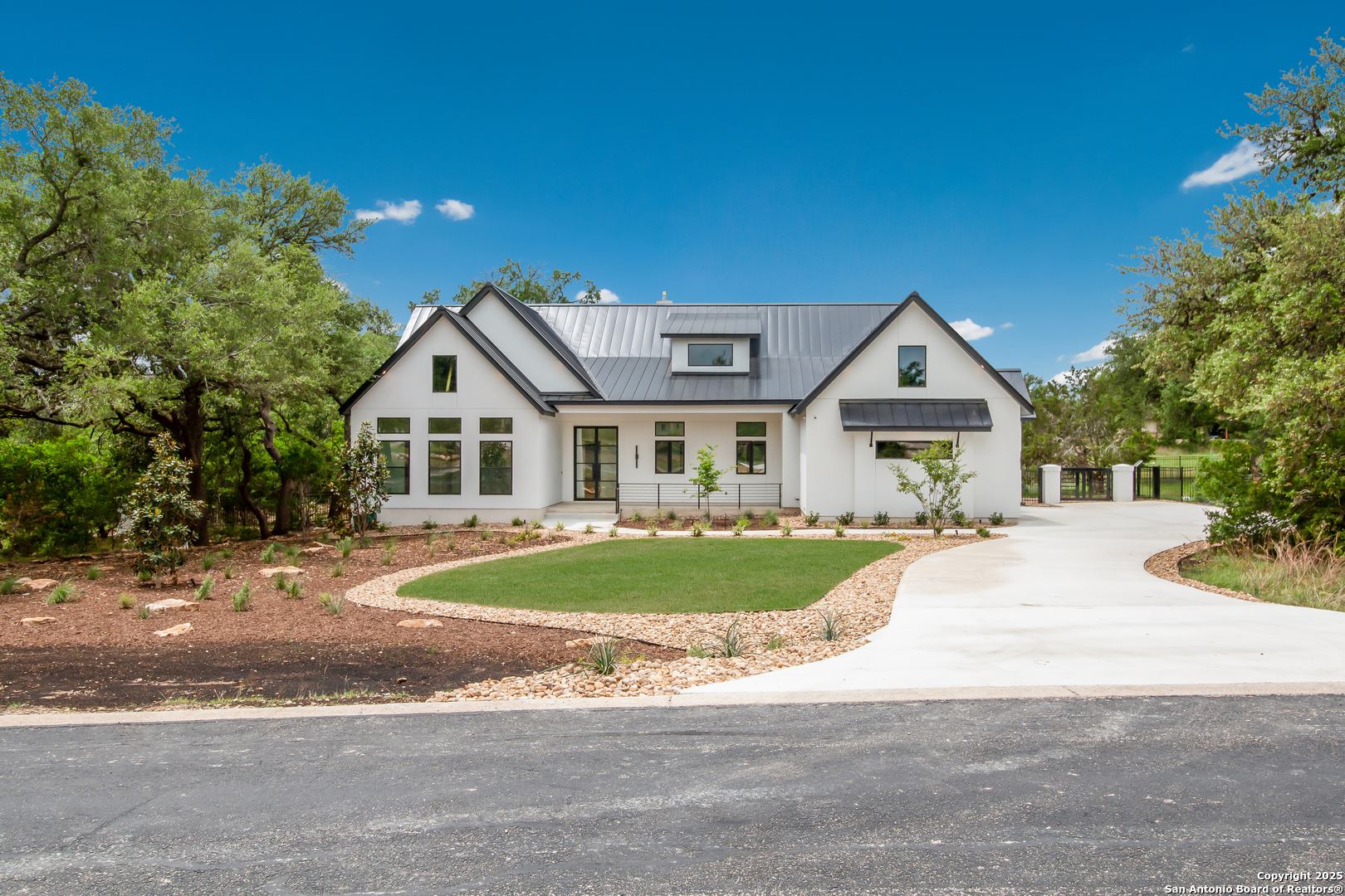 430 Arthur Court — photo 1