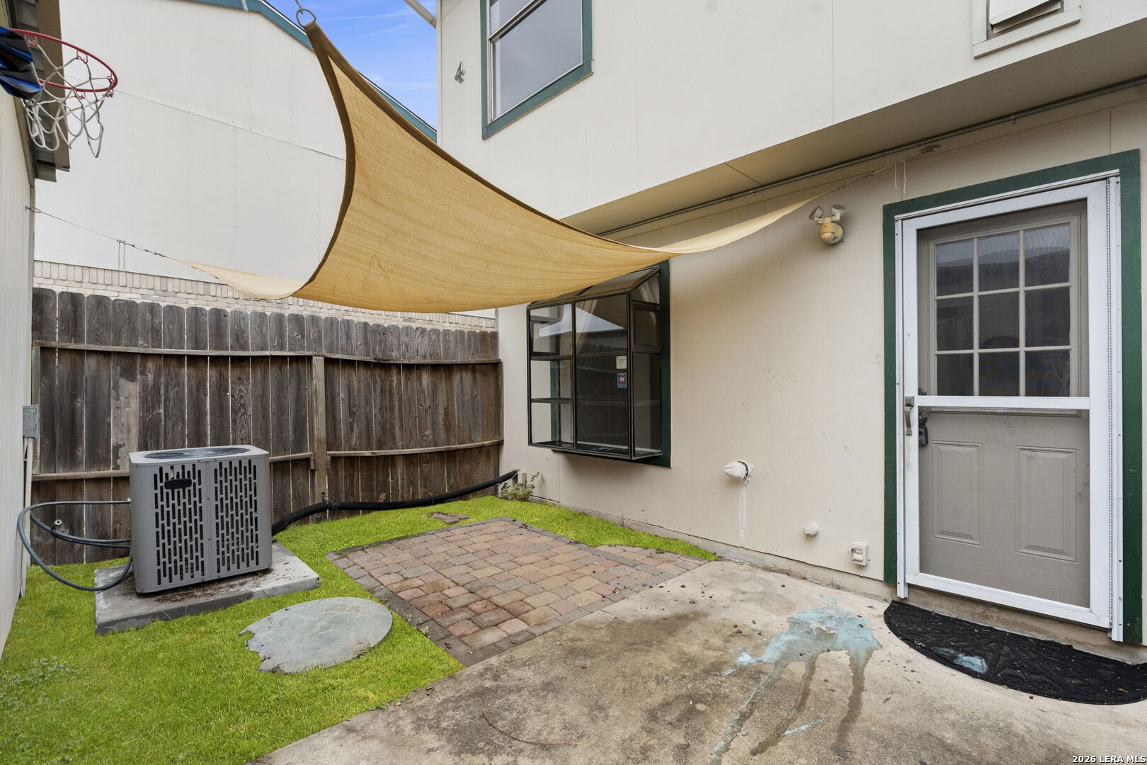 4949 Hamilton Wolfe — photo 1