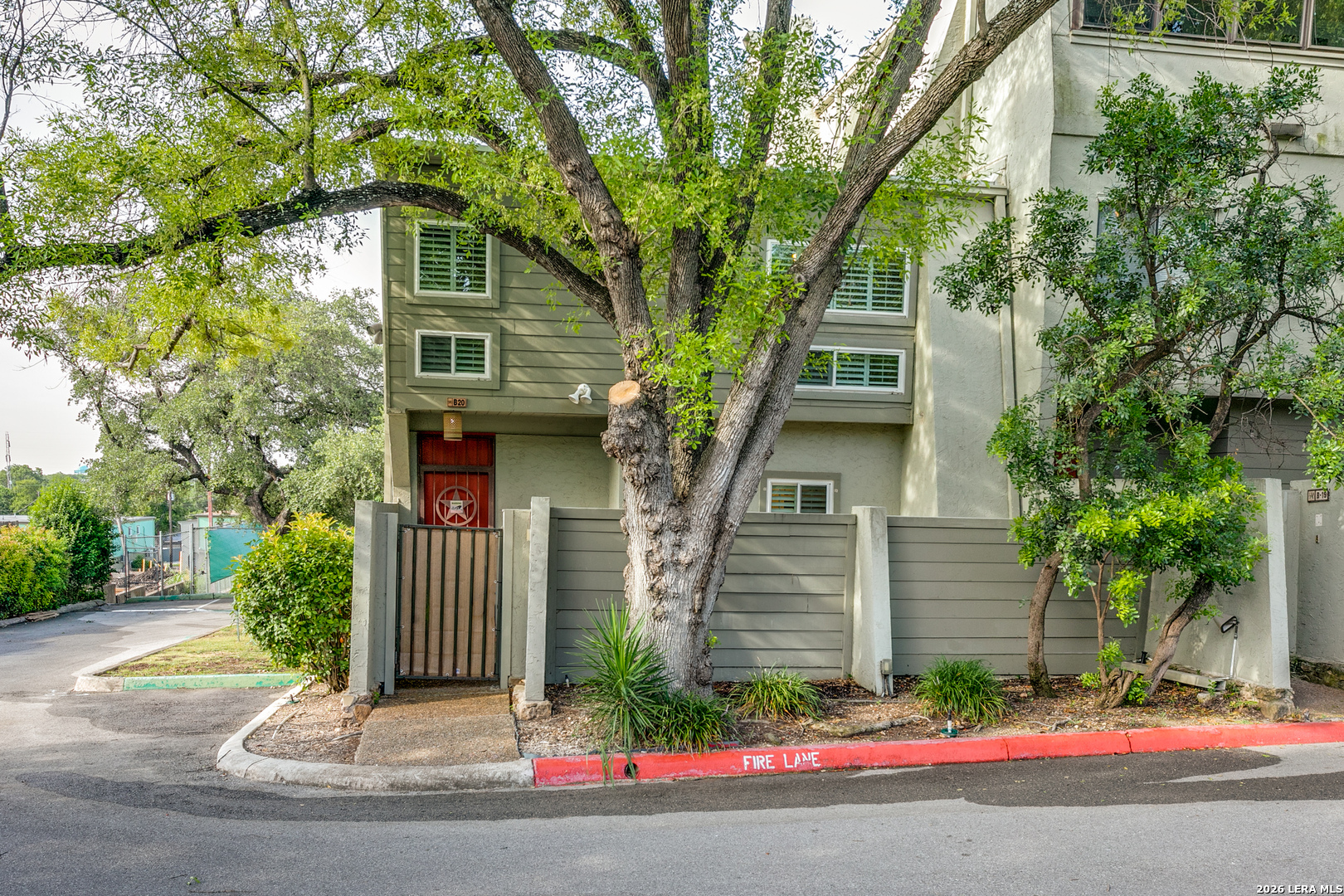 3102 Eisenhauer — photo 1