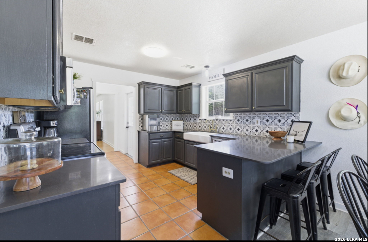 125 River Bluff Dr — photo 1