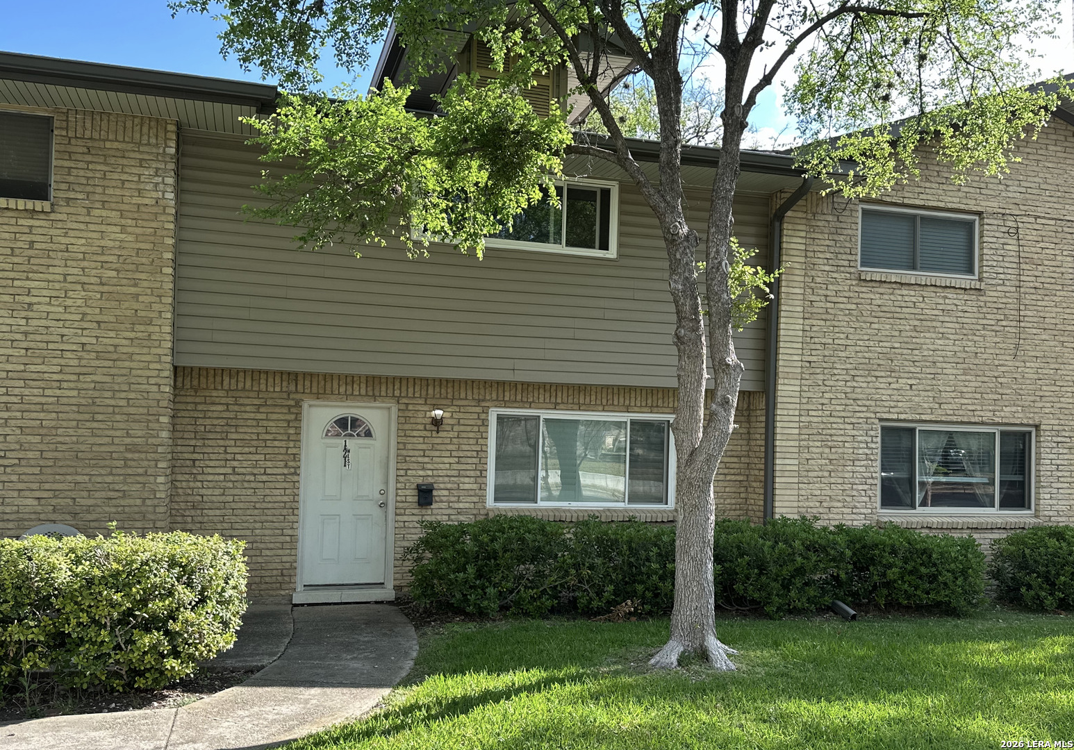 121 Silver Sands Dr — photo 1