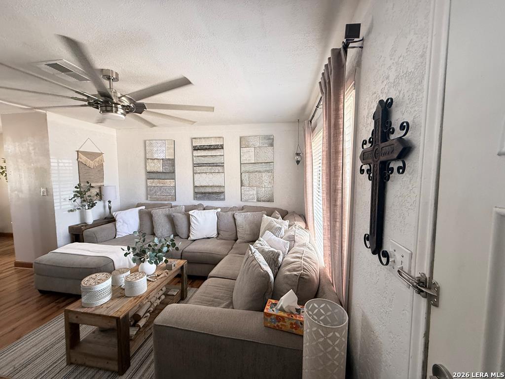 1010 Larisa Circle — photo 1