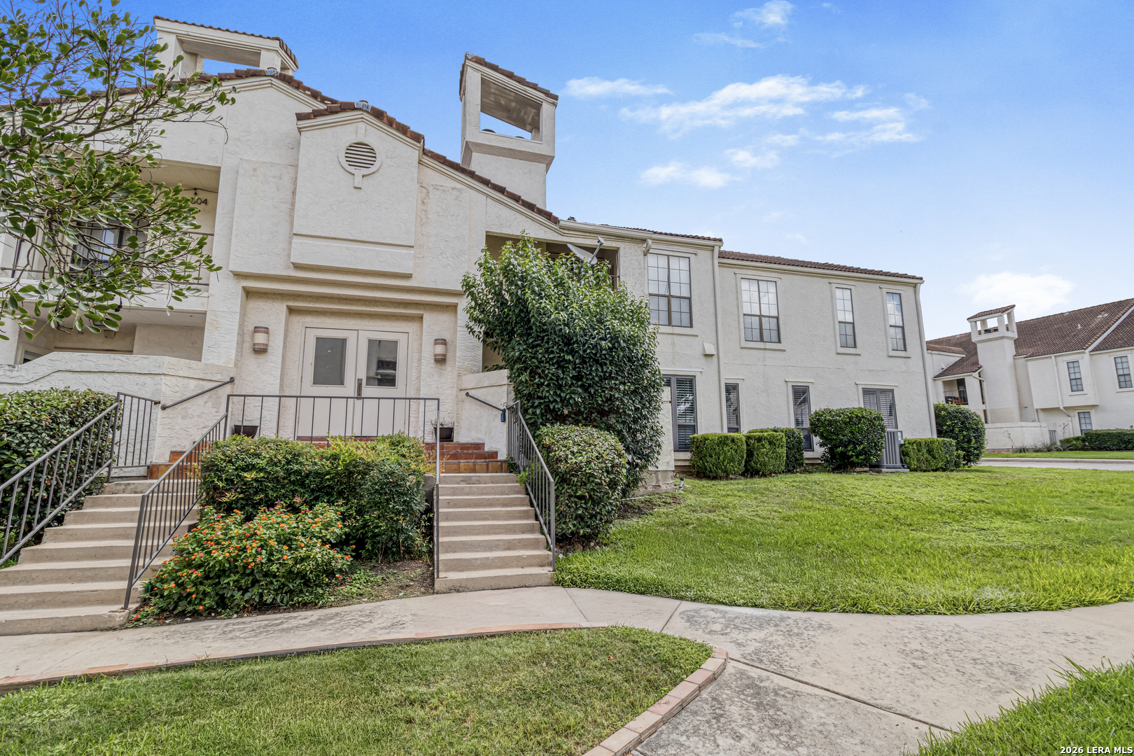 2255 Thousand Oaks Dr — photo 1