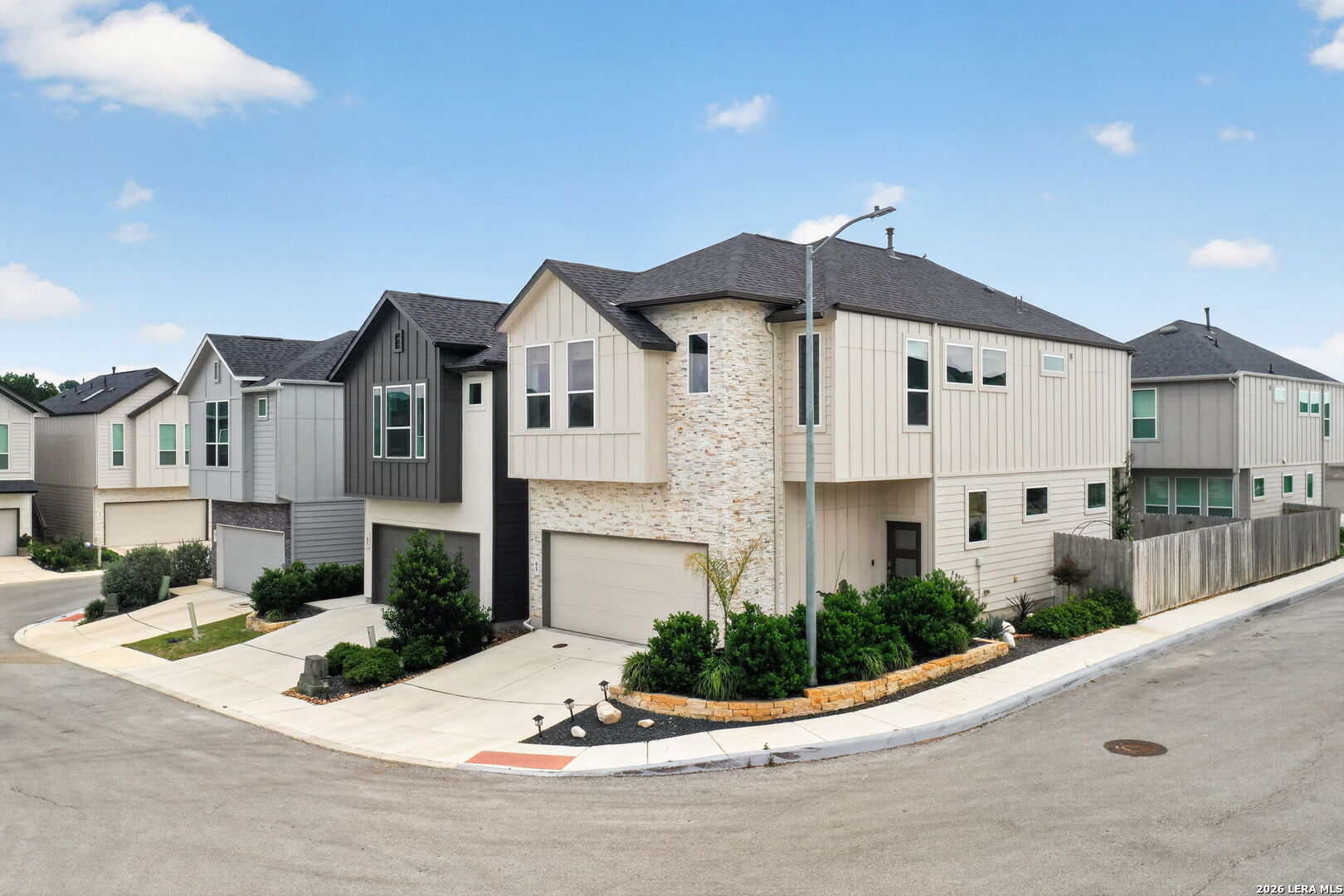 8851 Oakland Rd — photo 1