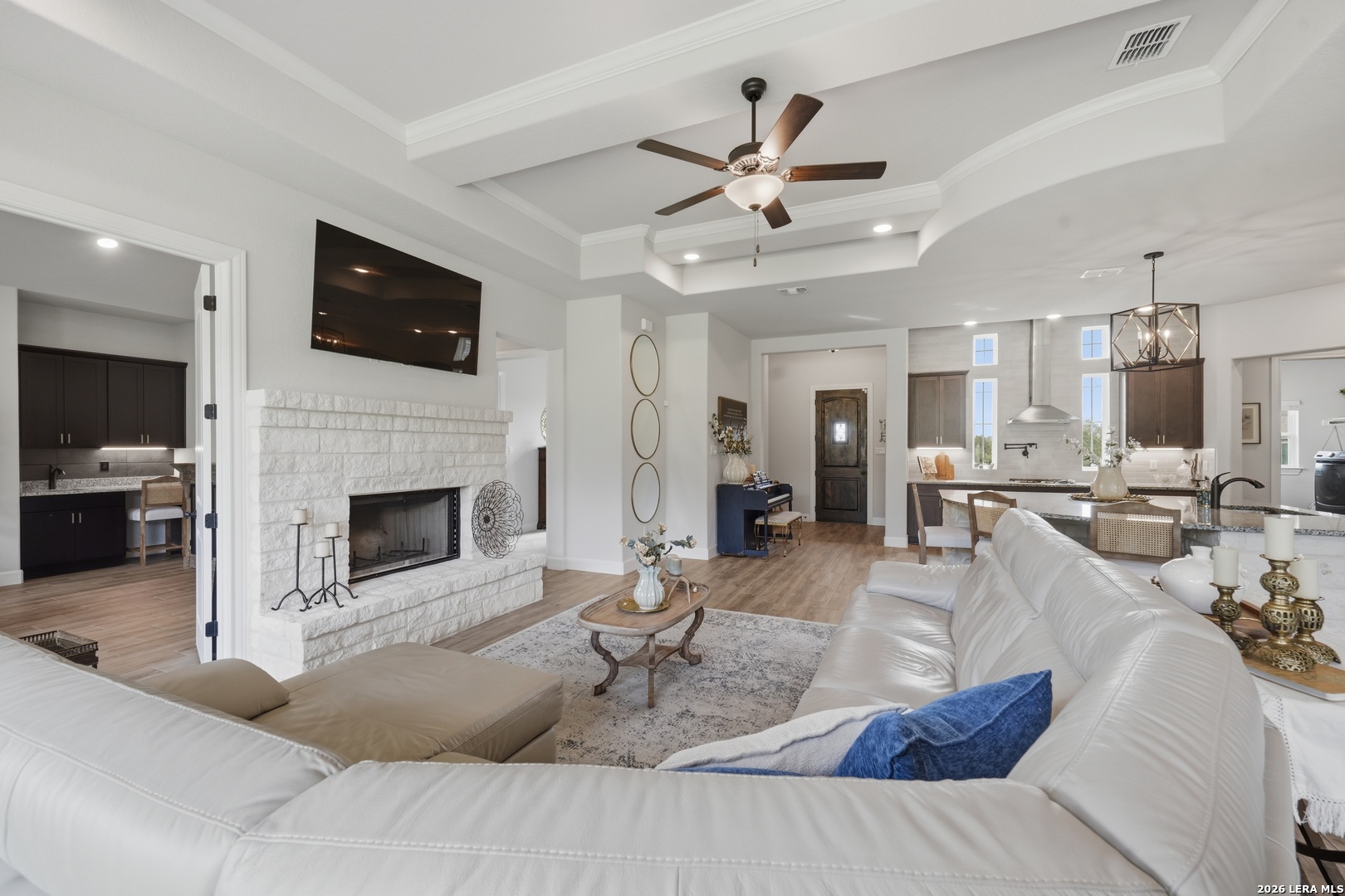 212 High Point Cir — photo 1