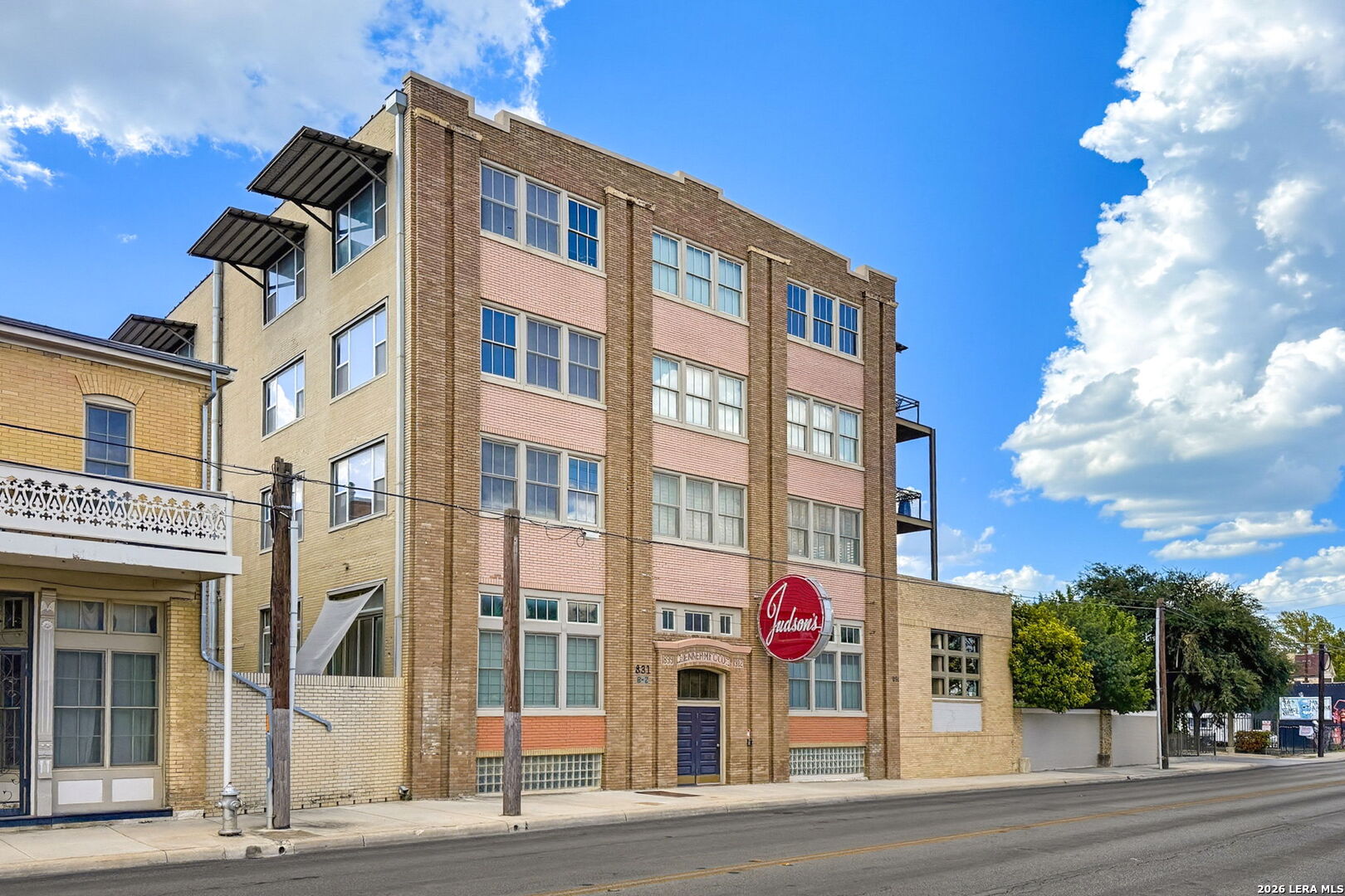 831 Flores Street — photo 1