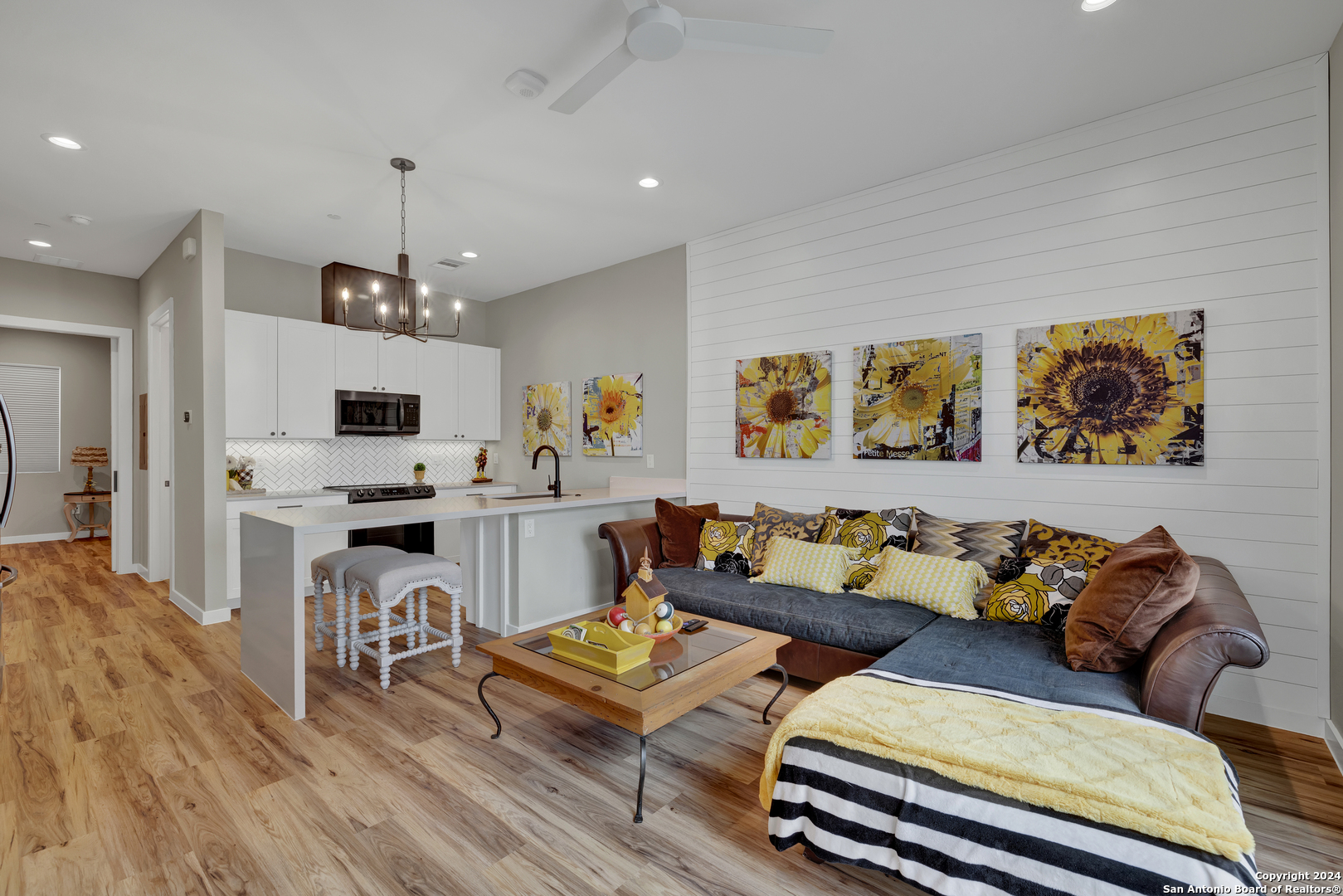 1208 Academy Ave — photo 1