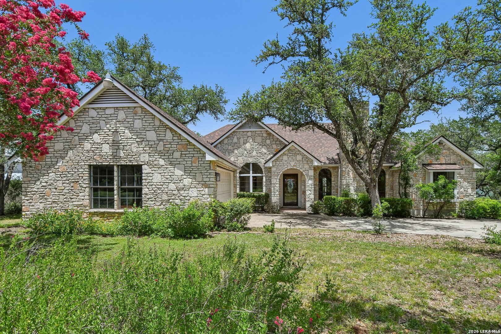 302 Mesa Dr — photo 1