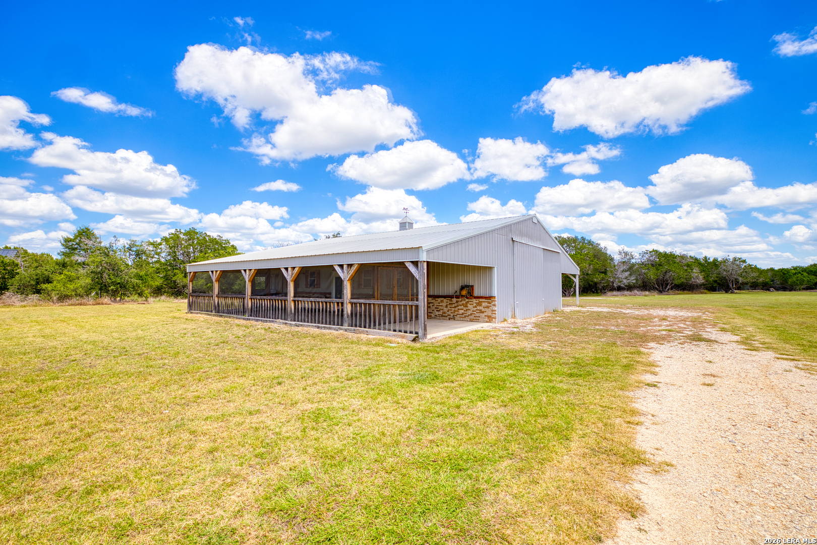 323 Buckskin Trl — photo 1
