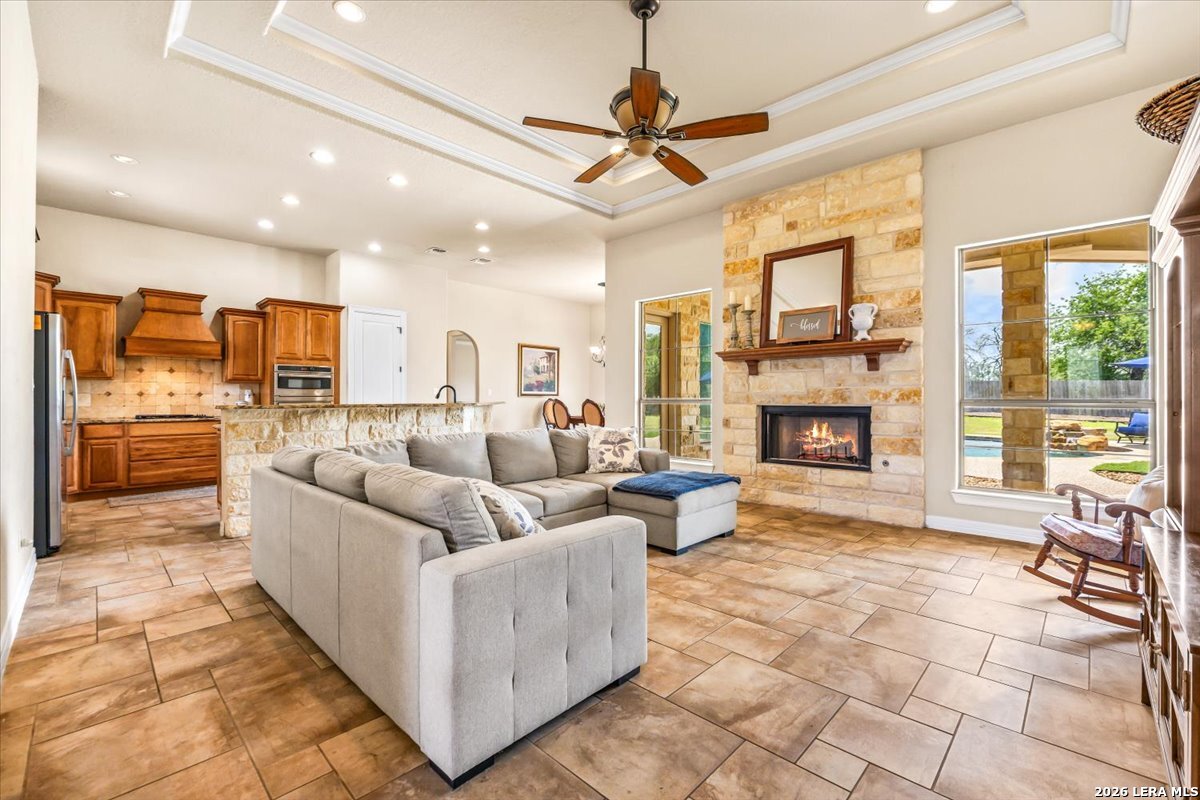 160 Abrego Lake Dr — photo 1
