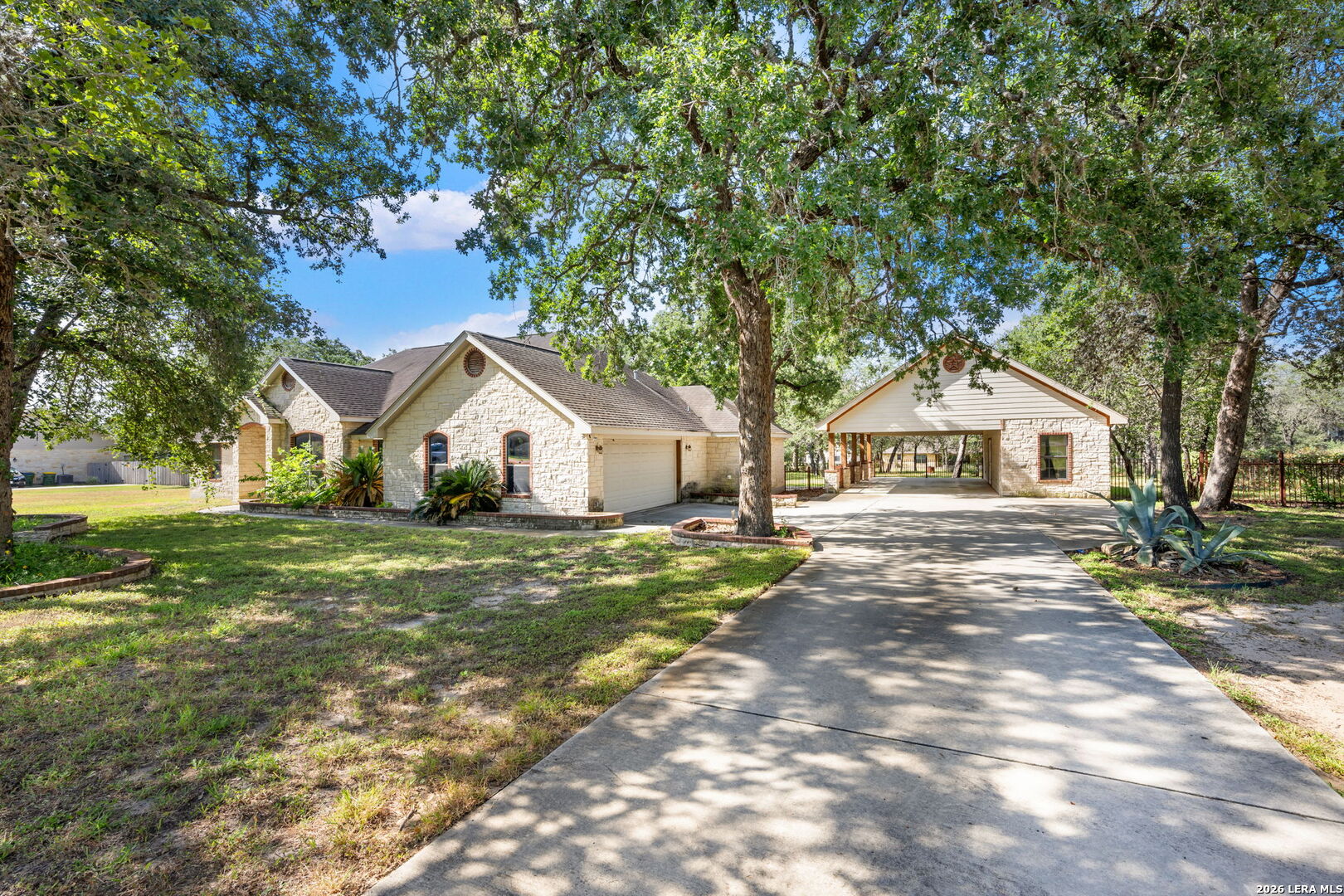 112 Legacy Trce — photo 1