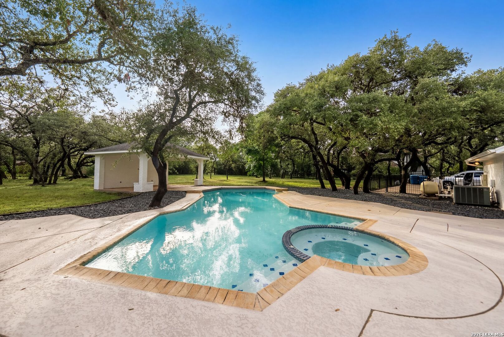412 Cliffside Dr — photo 1