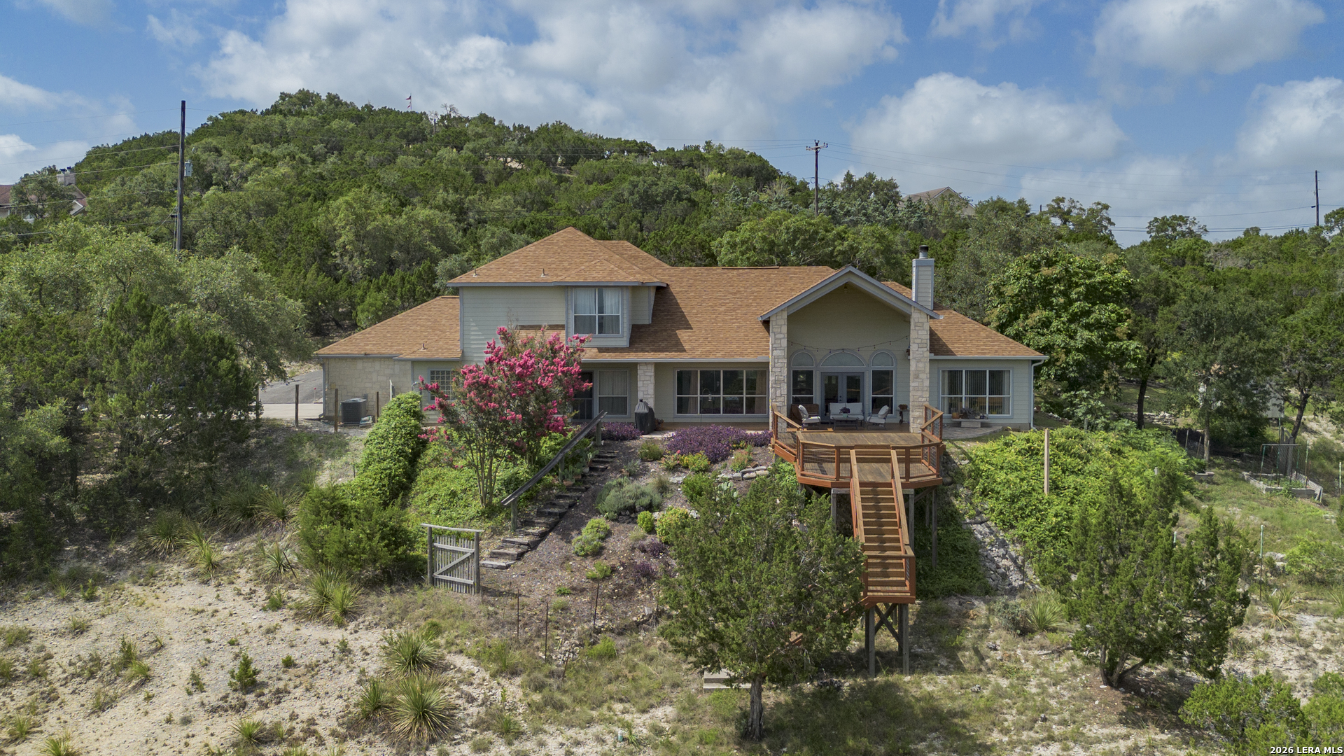 1114 Lakepark Dr — photo 1