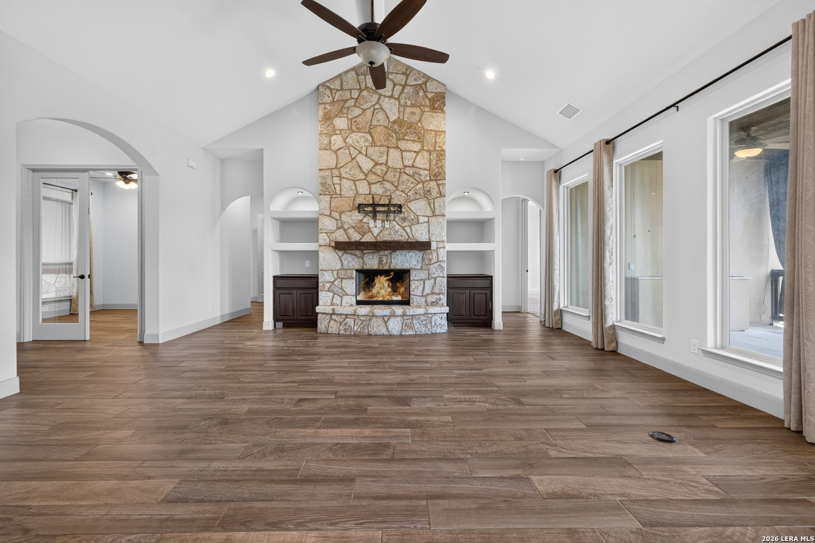 806 Shady Holw — photo 1
