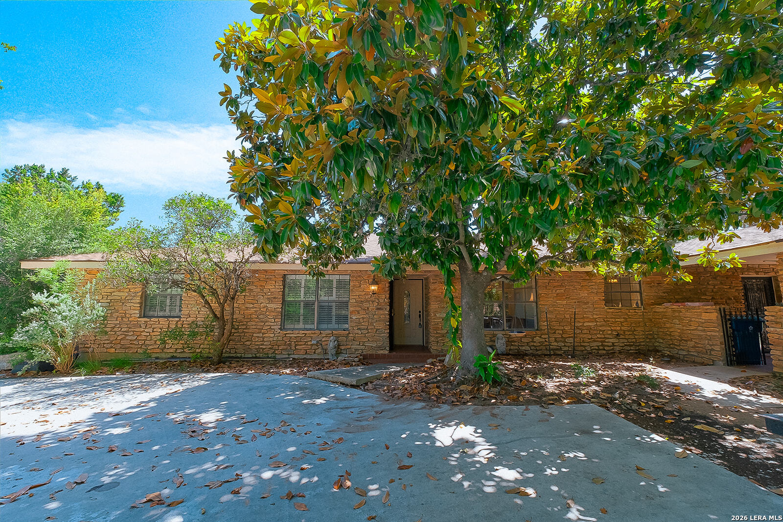104 Braeburn Cir — photo 1