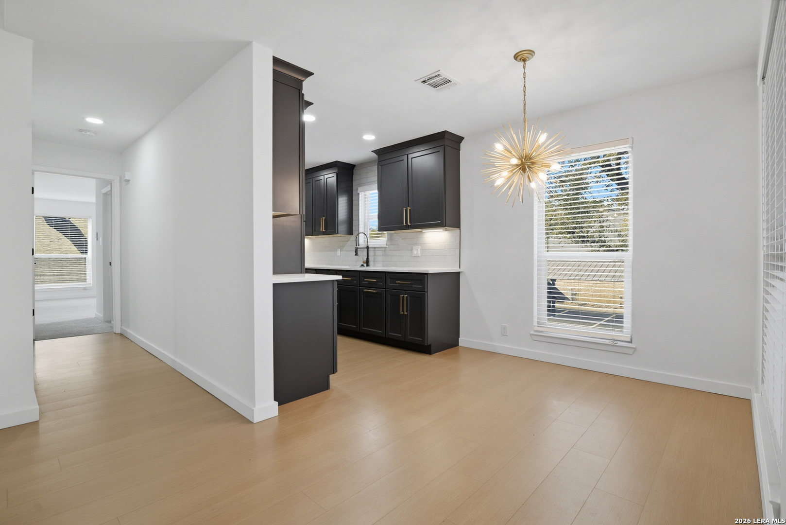 2718 Old Field Dr — photo 1
