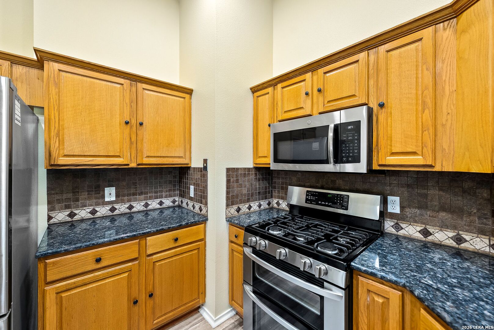 516 Lake Valley Dr — photo 1