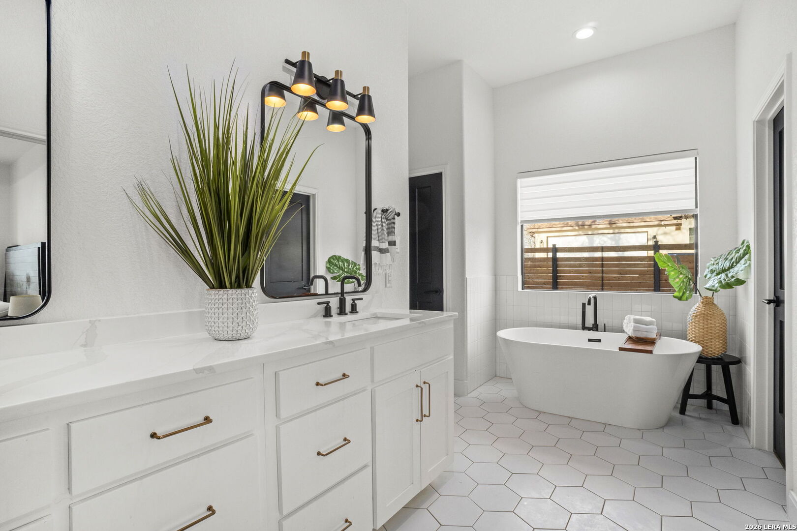 204 Oak Fields Dr — photo 1