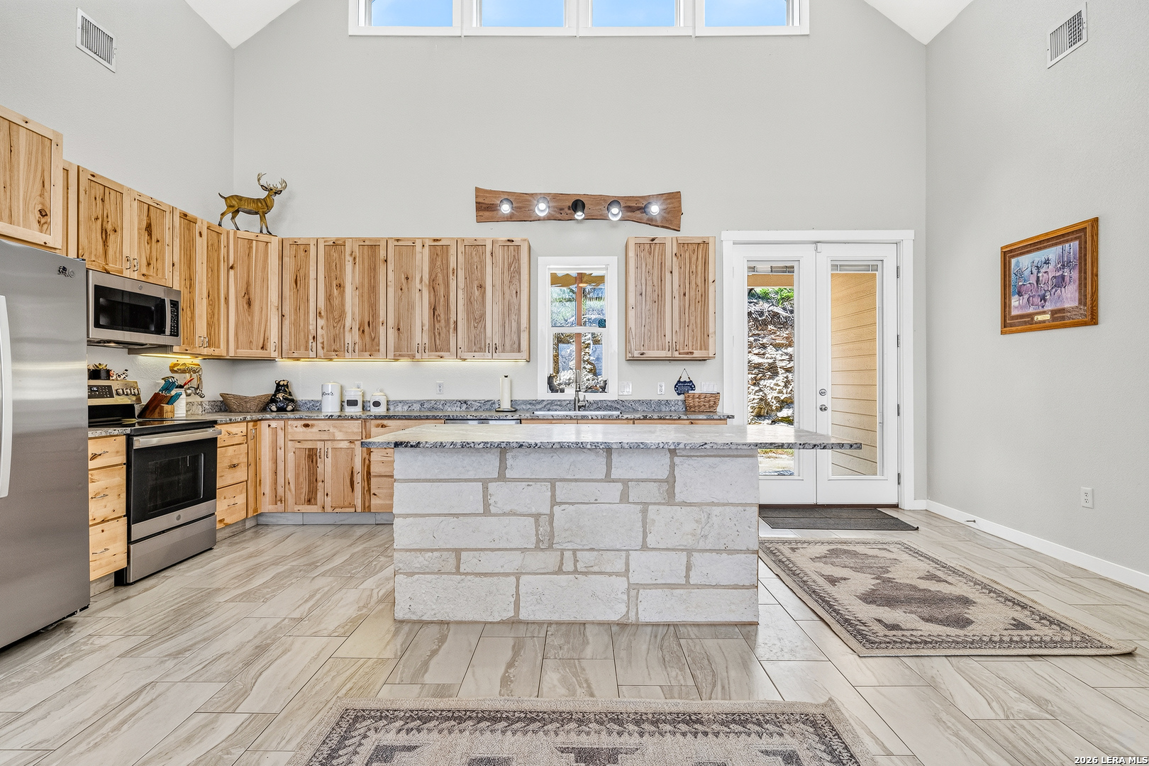 348 White Oak Dr — photo 1
