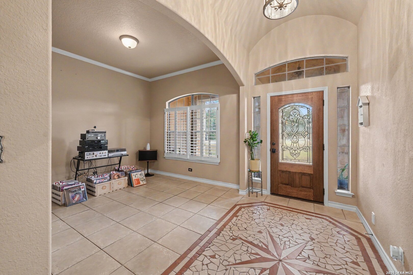 438 Rosewood Dr — photo 1