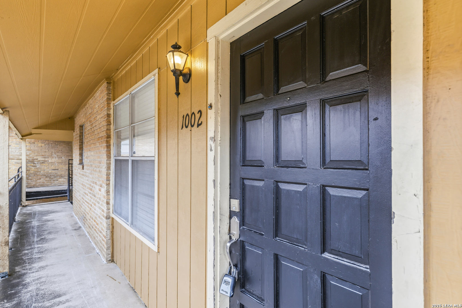 923 Vance Jackson — photo 1