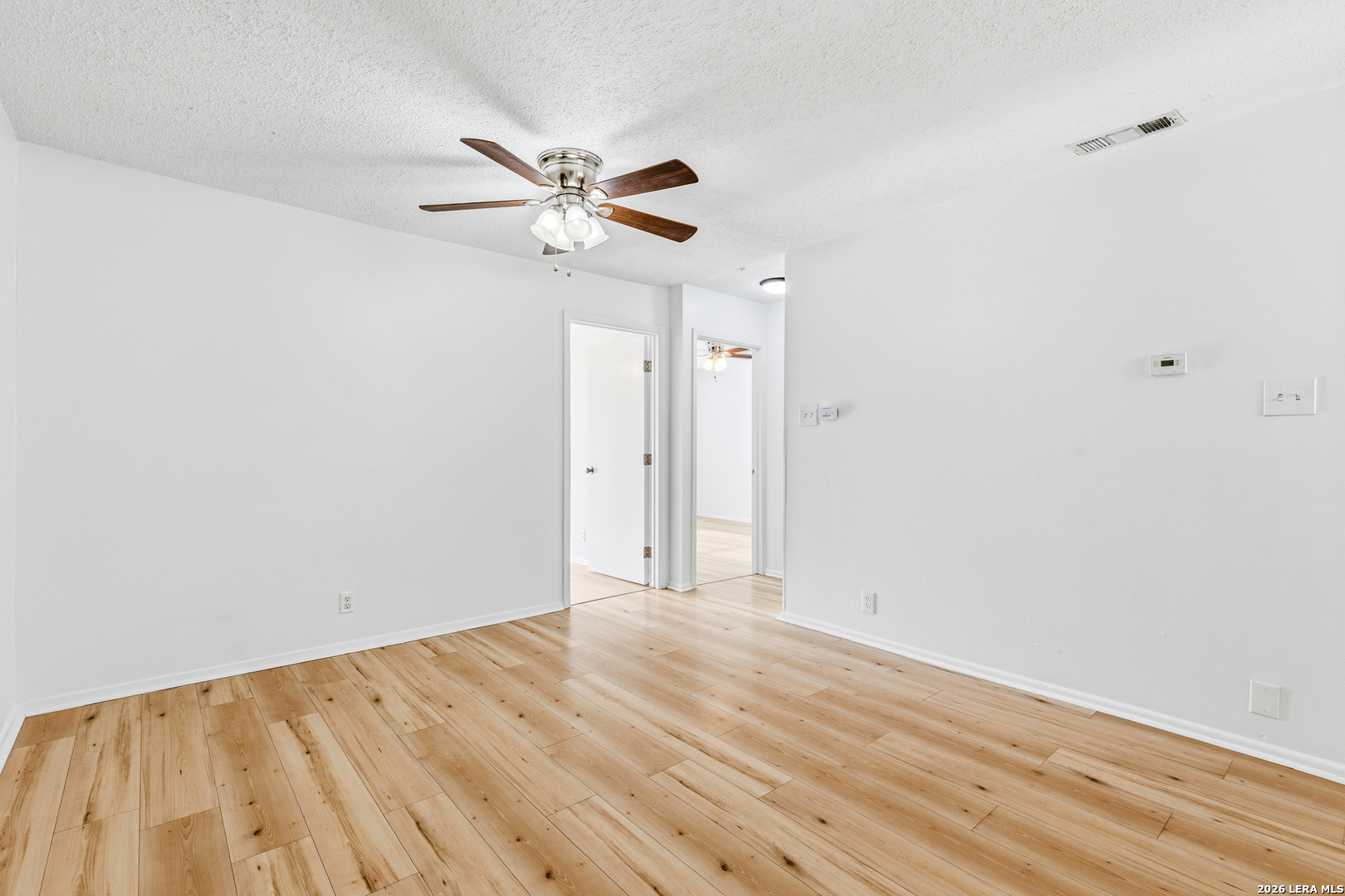923 Vance Jackson — photo 1