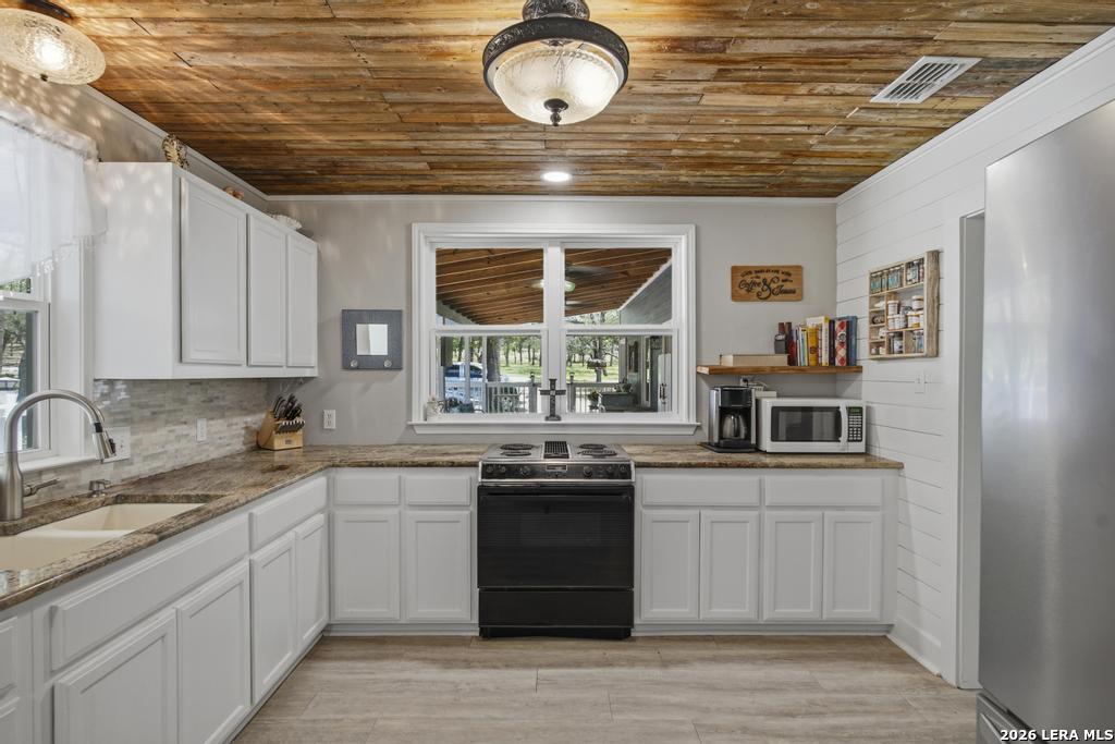 156 Deep Woods Dr — photo 1