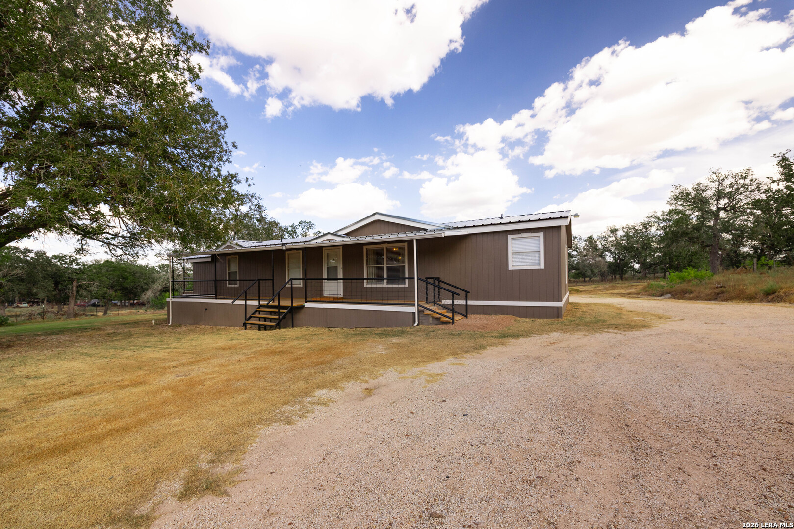 215 Shady Oaks — photo 1