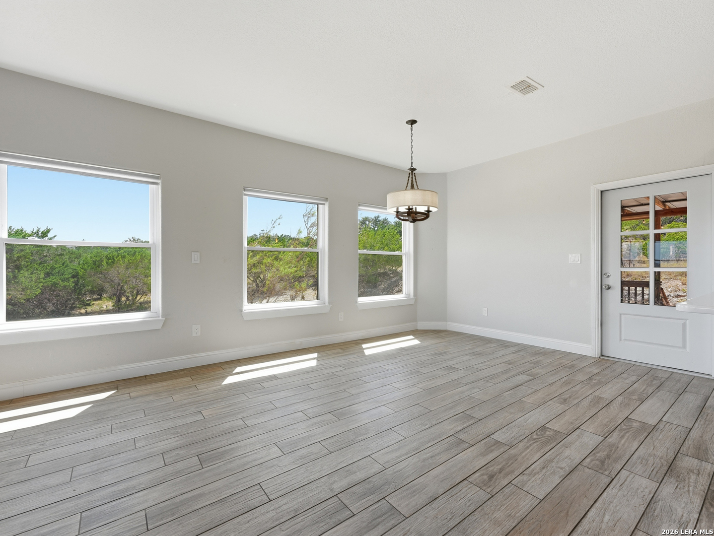 412 Bear Springs Trl — photo 1
