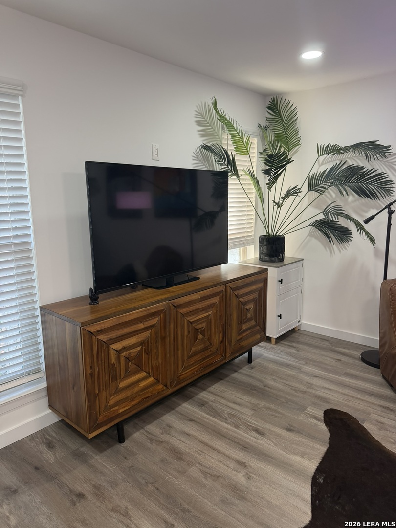 2718 Old Field Dr — photo 1
