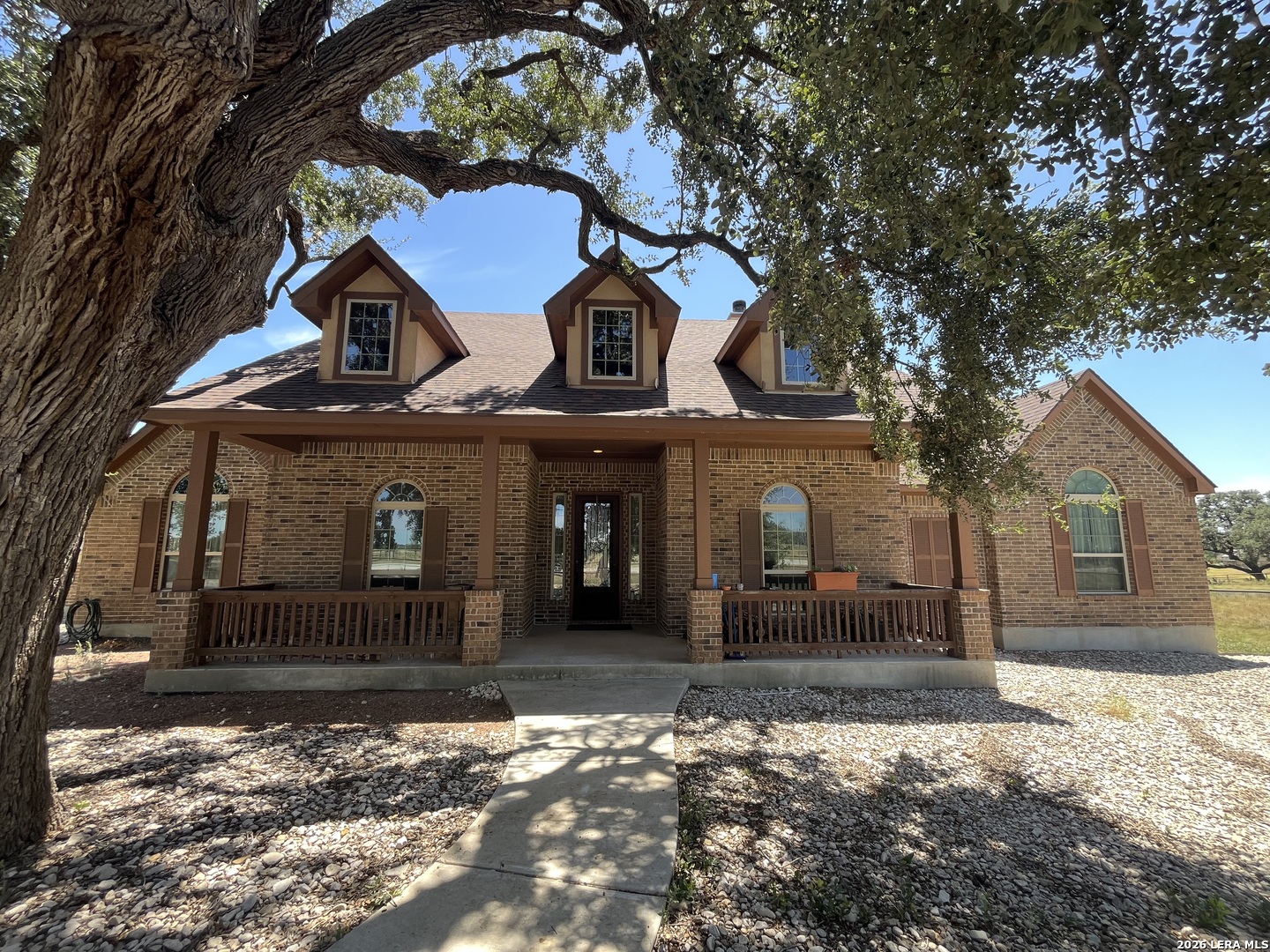 828 Martingale — photo 1