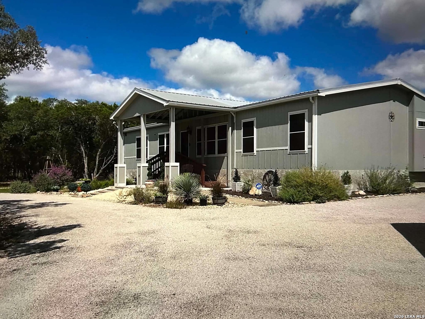 870 Spur Rd — photo 1