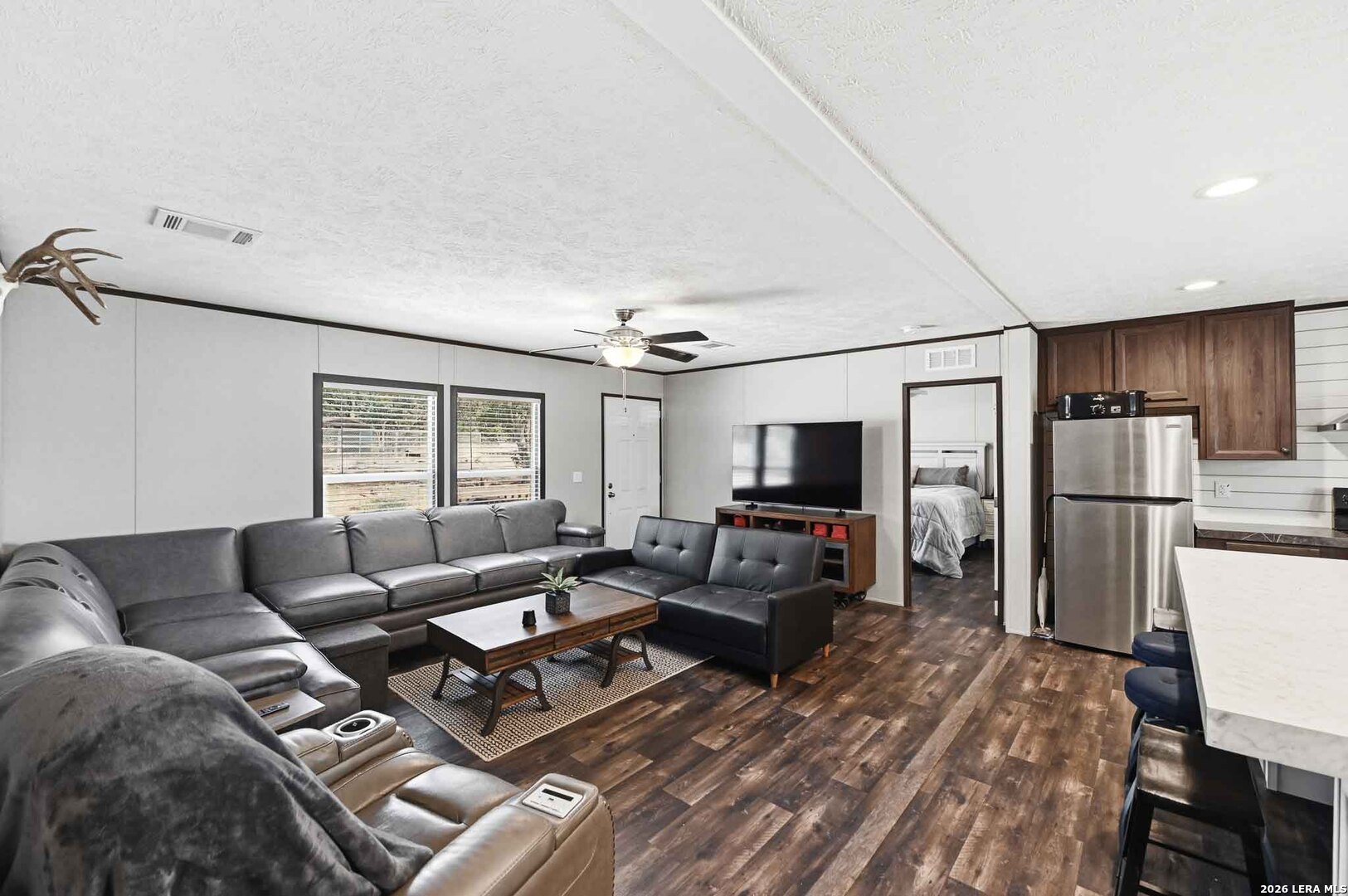 460 Vine St — photo 1
