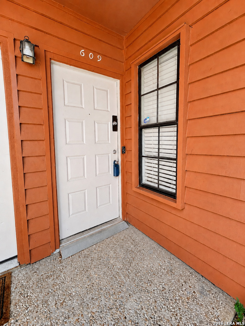 13018 Heimer Rd — photo 1