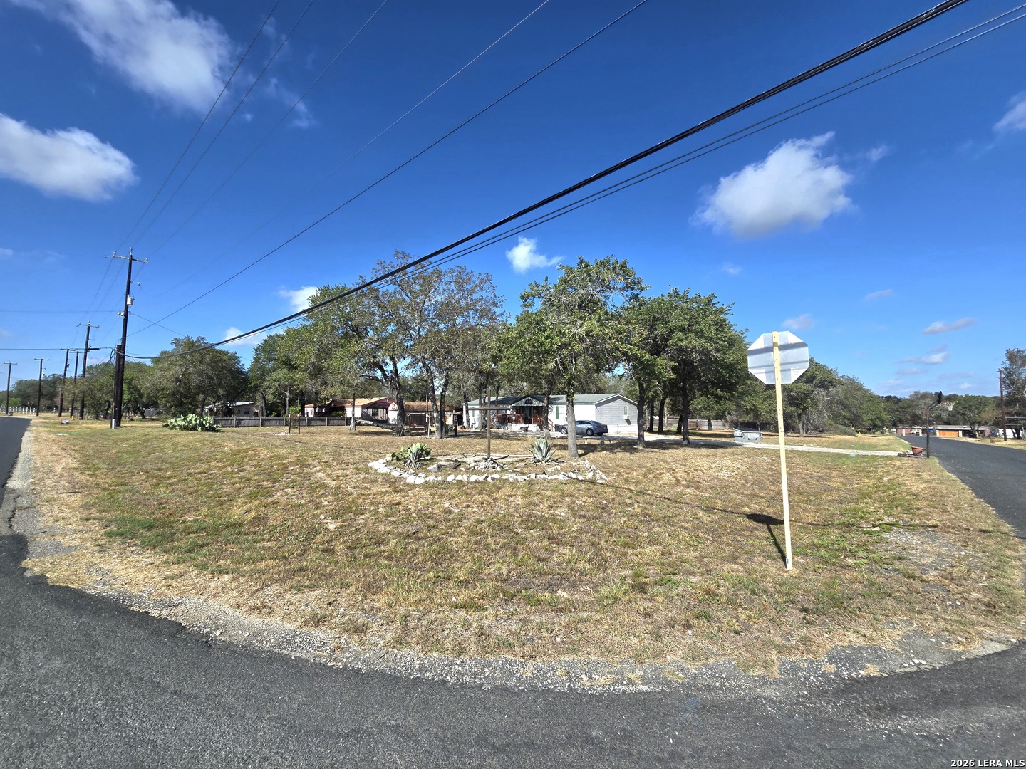 2011 Hickory Way — photo 1