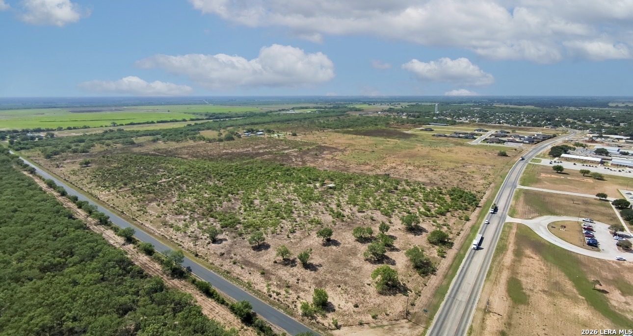 1490 FM 476 — photo 1