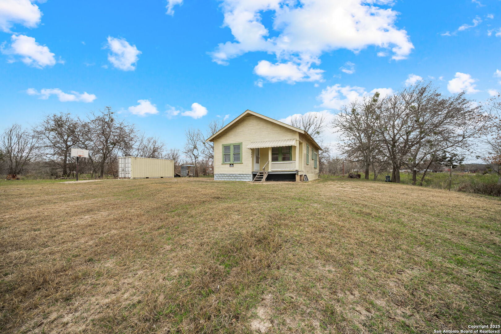 292 Beach Shore Dr — photo 1